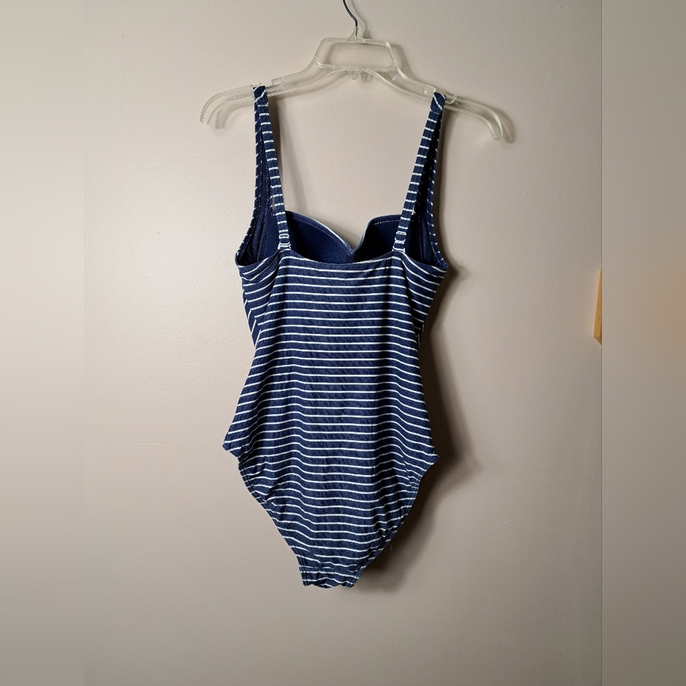 NipTuck Swim Size 8 One Piece Swimsuit Ruched Sides Multifit Bra Cup - Picture 4 of 11
